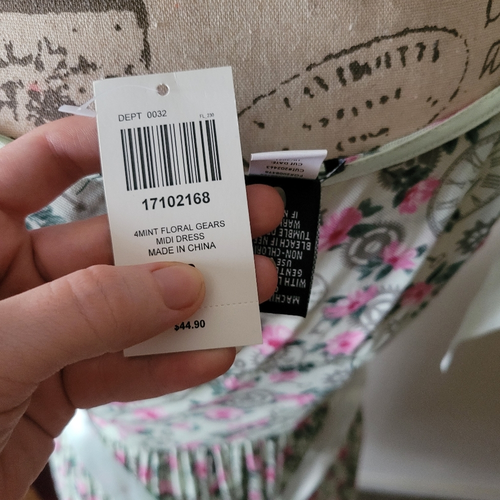 đź–¤Hot Topic Roses & Gears Dress - Picture 3 of 8